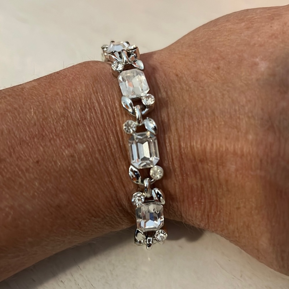 Gorgeous Signed Lisner clear faceted crystal bracelet 7.5”